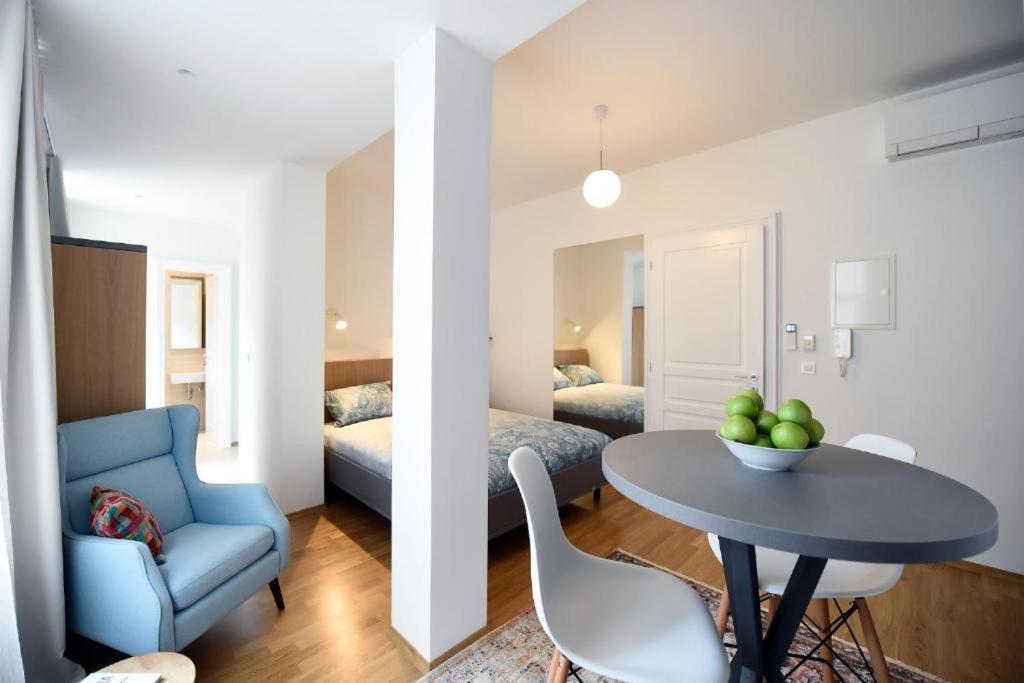 City Centre Chic Apartment Ljubljana 2/4 Luaran gambar