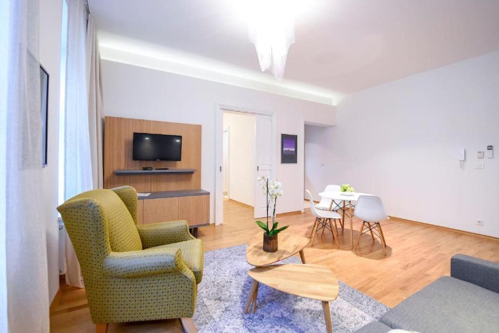 City Centre Chic Apartment Ljubljana 2/4 Luaran gambar