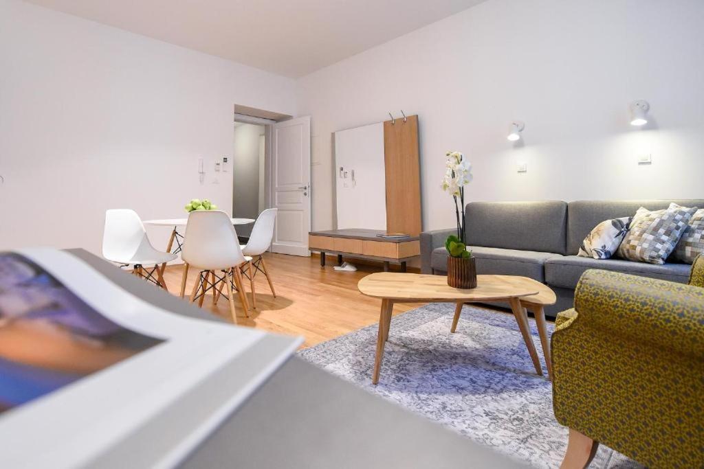 City Centre Chic Apartment Ljubljana 2/4 Luaran gambar